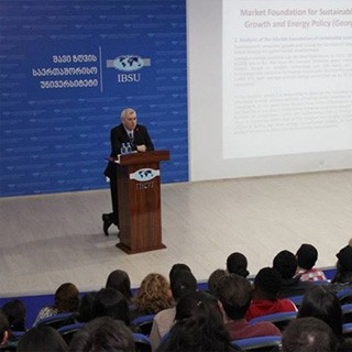 საჯარო ლექცია თემაზე: „მდგრადი ეკონომიკური ზრდის საფუძვლები და ენერგოპოლიტიკა საქართველოში“